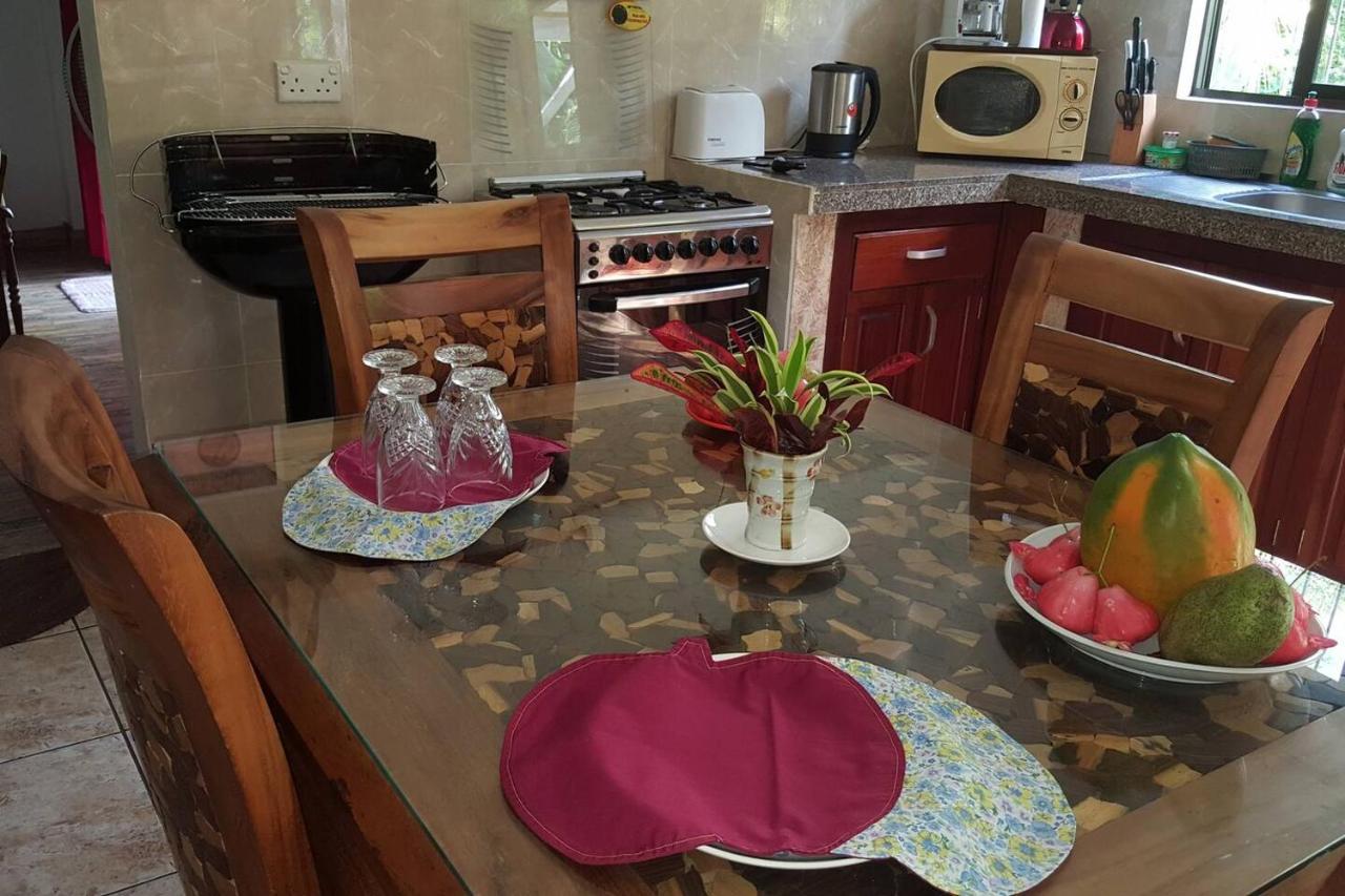 Gigi'S Self Catering Apartment Port Glaud Εξωτερικό φωτογραφία