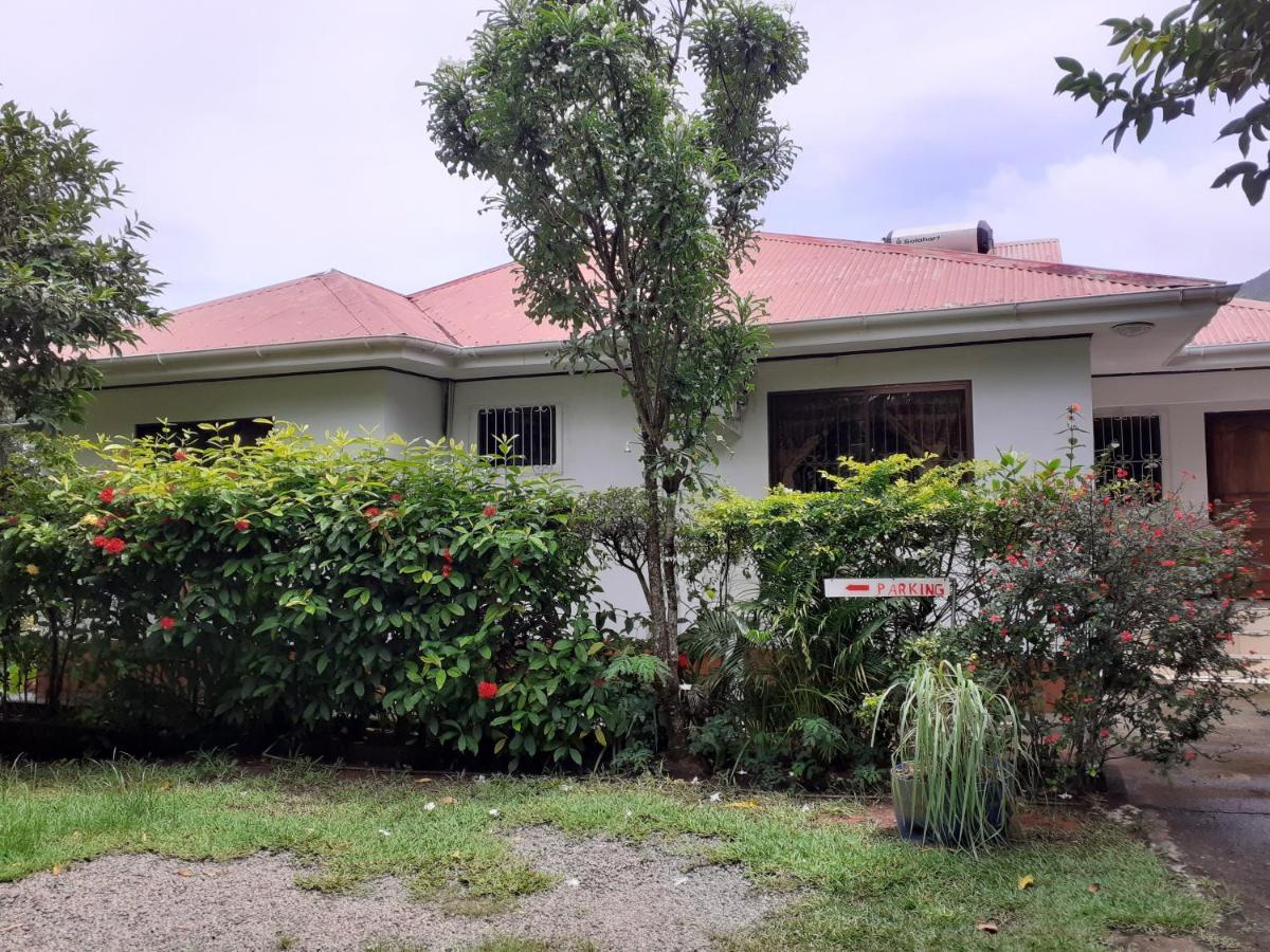 Gigi'S Self Catering Apartment Port Glaud Εξωτερικό φωτογραφία