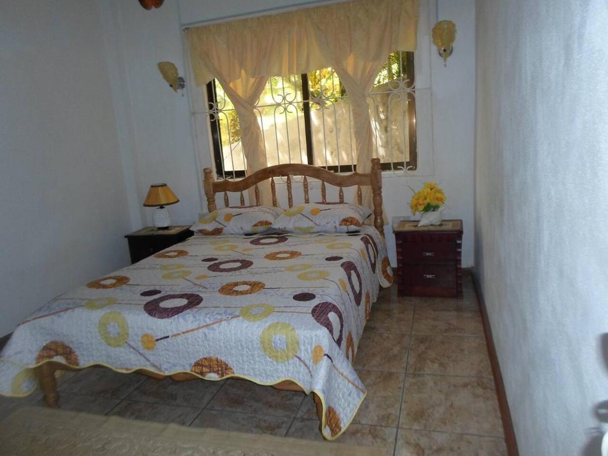 Gigi'S Self Catering Apartment Port Glaud Εξωτερικό φωτογραφία